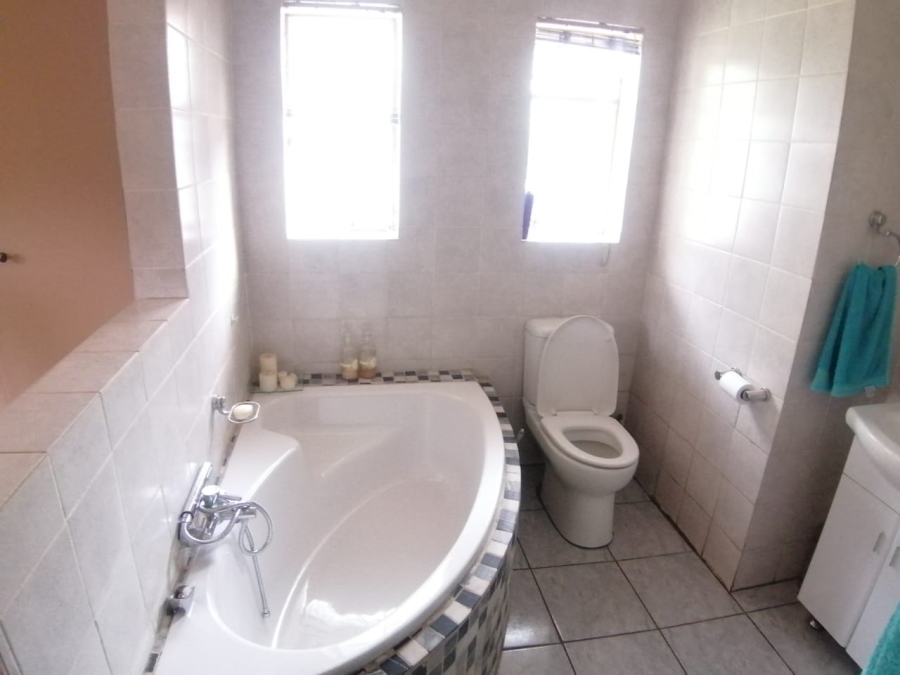 3 Bedroom Property for Sale in Selcourt Gauteng