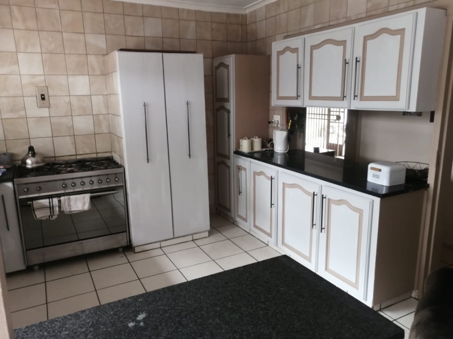 3 Bedroom Property for Sale in Selcourt Gauteng