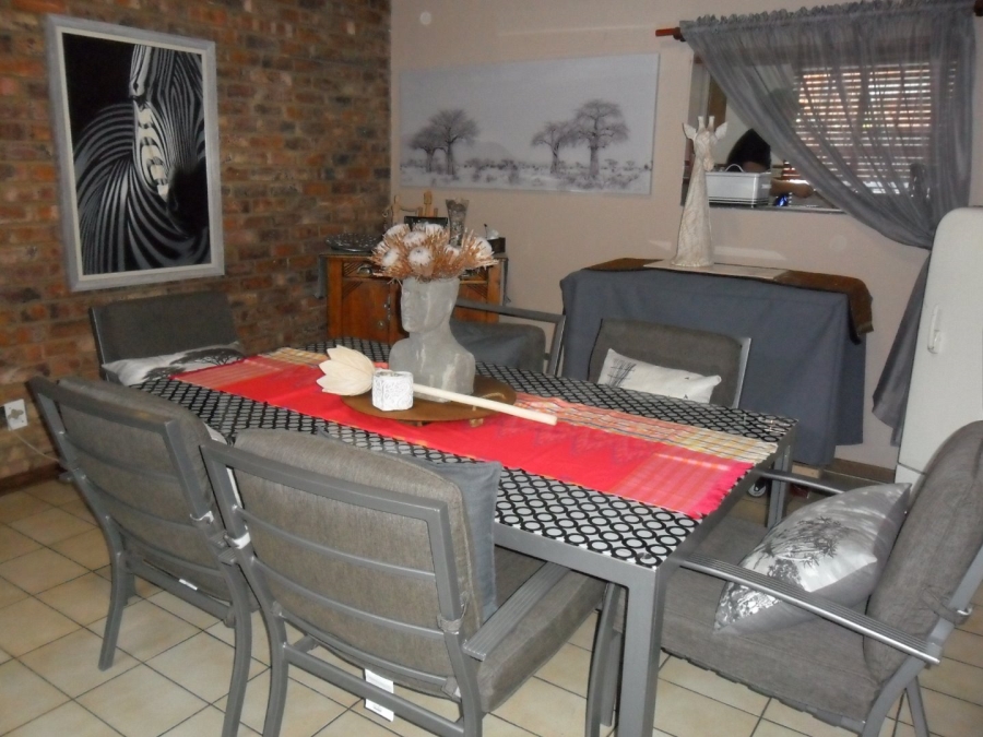 4 Bedroom Property for Sale in Zwartkop Gauteng