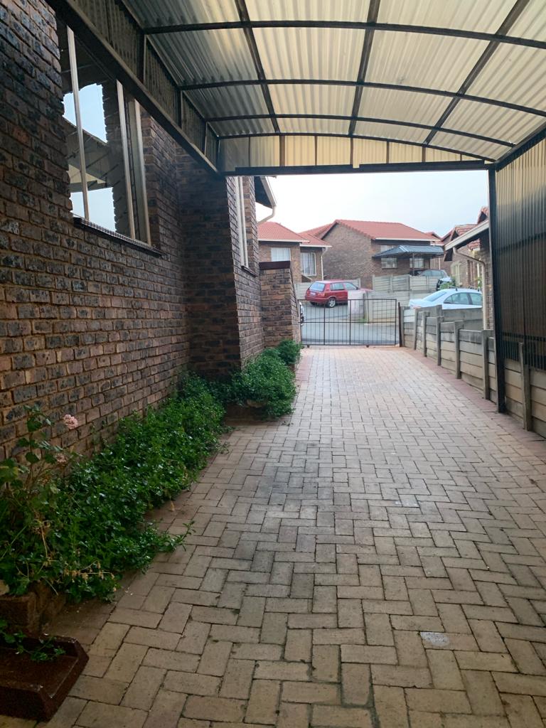 To Let 3 Bedroom Property for Rent in Mondeor Gauteng