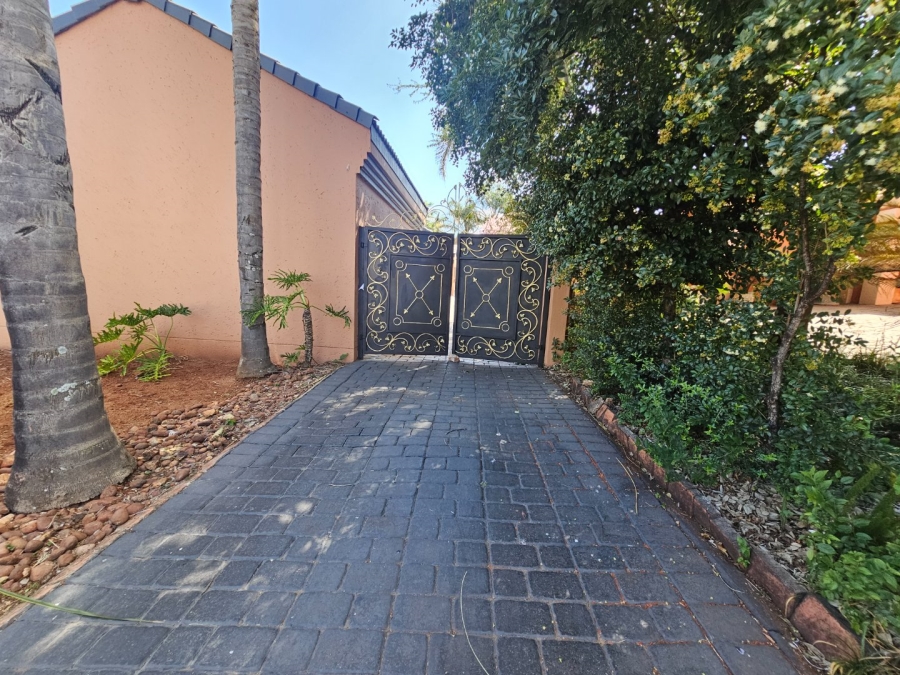 To Let 3 Bedroom Property for Rent in Eldoglen Gauteng