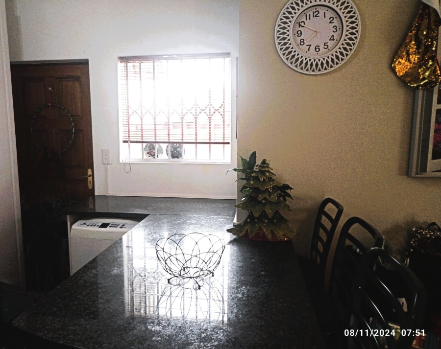 To Let 2 Bedroom Property for Rent in Sharonlea Gauteng