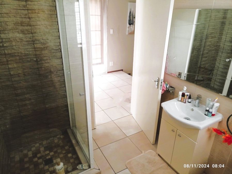 To Let 2 Bedroom Property for Rent in Sharonlea Gauteng