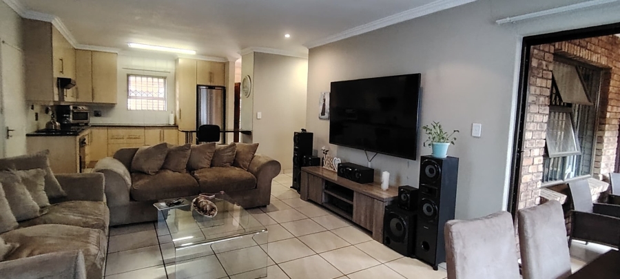 To Let 3 Bedroom Property for Rent in New Redruth Gauteng