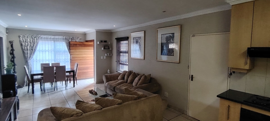 To Let 3 Bedroom Property for Rent in New Redruth Gauteng