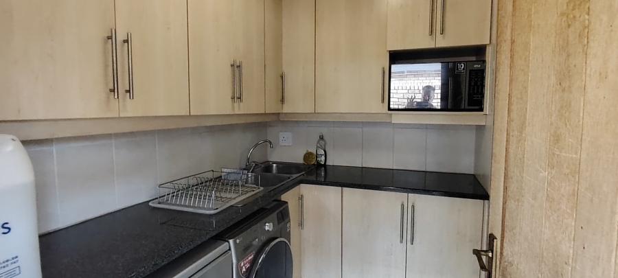 To Let 3 Bedroom Property for Rent in New Redruth Gauteng