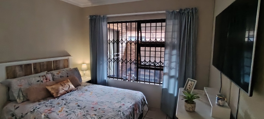 To Let 3 Bedroom Property for Rent in New Redruth Gauteng