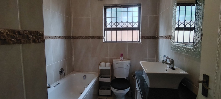 To Let 3 Bedroom Property for Rent in New Redruth Gauteng