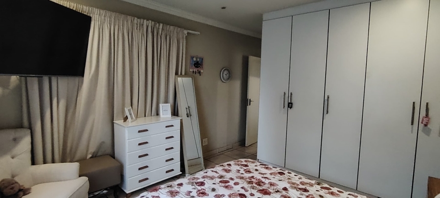 To Let 3 Bedroom Property for Rent in New Redruth Gauteng