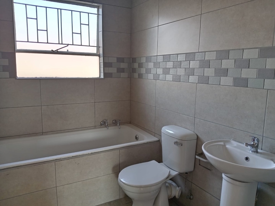 To Let 2 Bedroom Property for Rent in Vorna Valley Gauteng