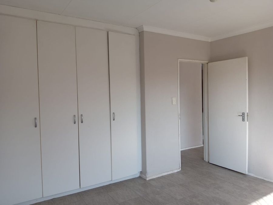 To Let 2 Bedroom Property for Rent in Vorna Valley Gauteng