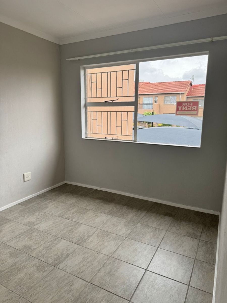 To Let 2 Bedroom Property for Rent in Vorna Valley Gauteng