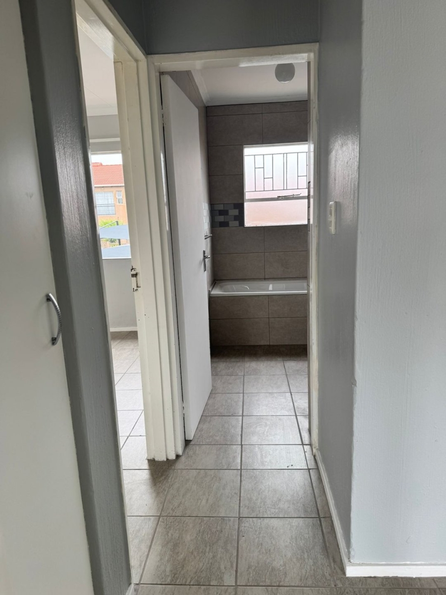 To Let 2 Bedroom Property for Rent in Vorna Valley Gauteng