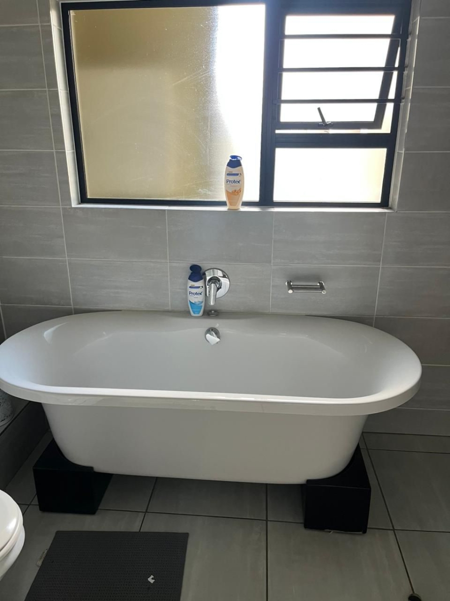 To Let 3 Bedroom Property for Rent in Waterfall Gauteng