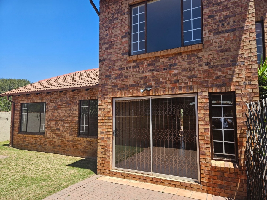 3 Bedroom Property for Sale in Weltevreden Park Gauteng