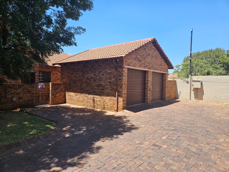 3 Bedroom Property for Sale in Weltevreden Park Gauteng