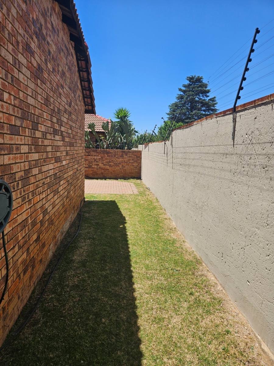 3 Bedroom Property for Sale in Weltevreden Park Gauteng