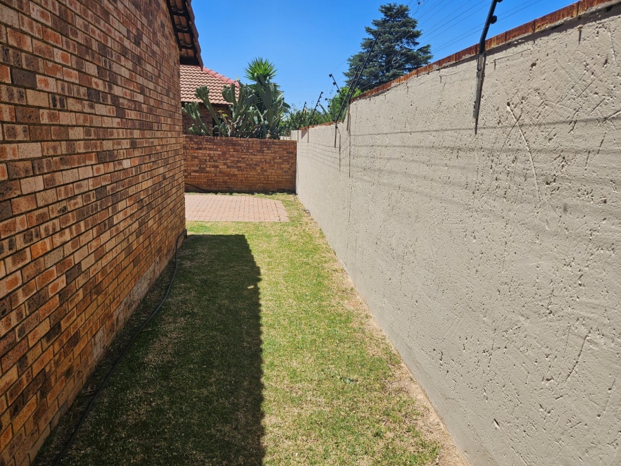 3 Bedroom Property for Sale in Weltevreden Park Gauteng