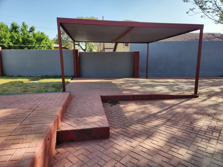 3 Bedroom Property for Sale in Crown Gardens Gauteng