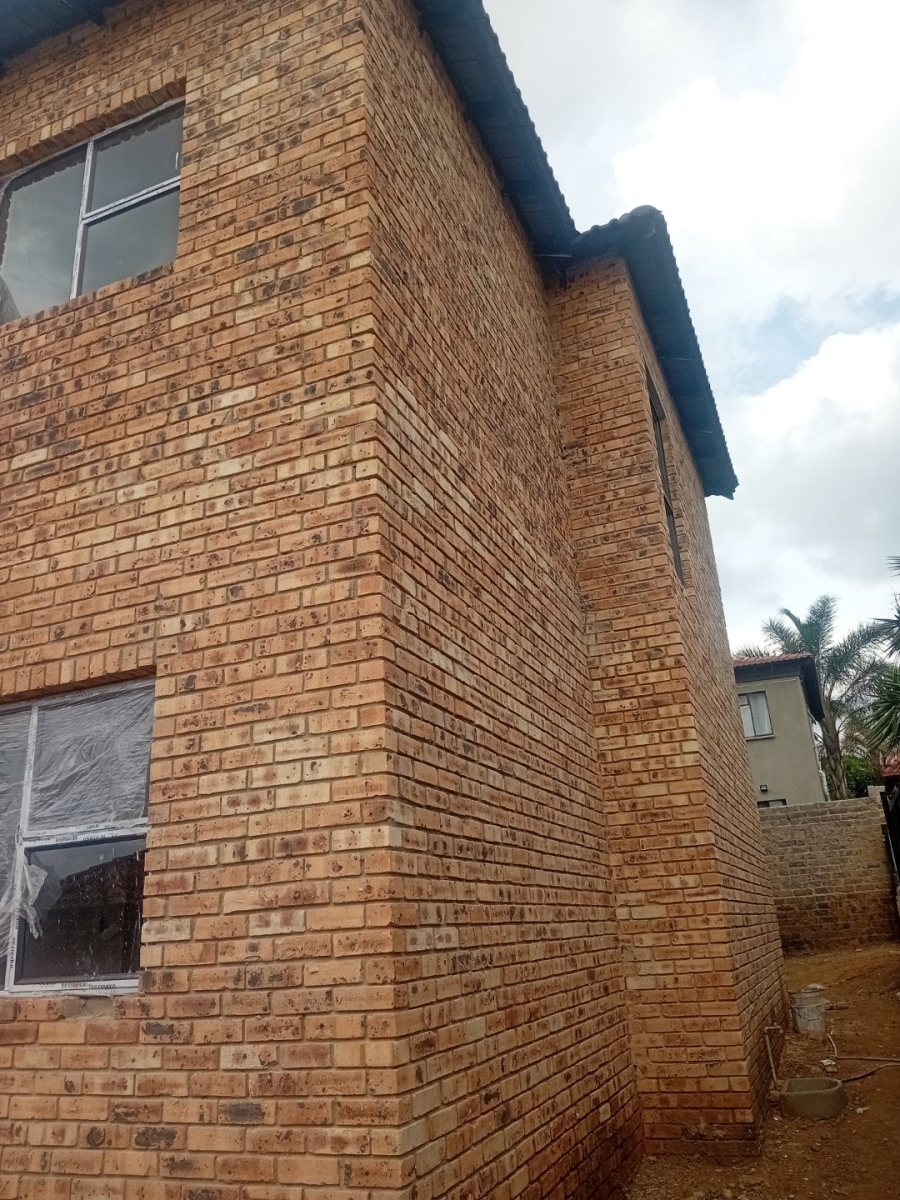 10 Bedroom Property for Sale in Cosmo City Gauteng