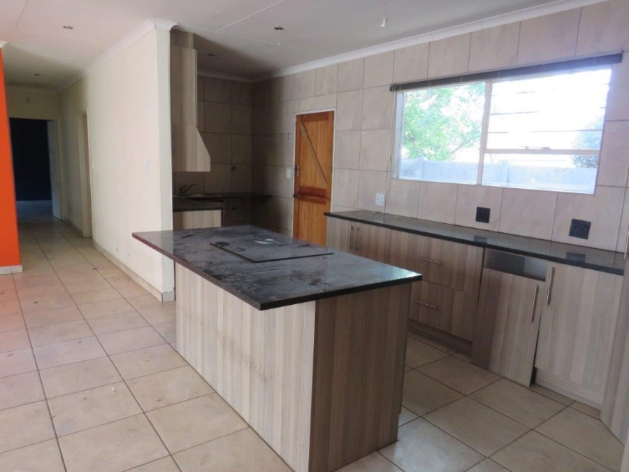 5 Bedroom Property for Sale in Brackendowns Gauteng