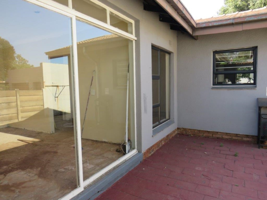 5 Bedroom Property for Sale in Brackendowns Gauteng