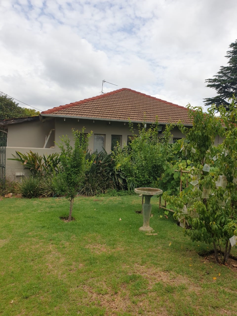 6 Bedroom Property for Sale in Lombardy East Gauteng