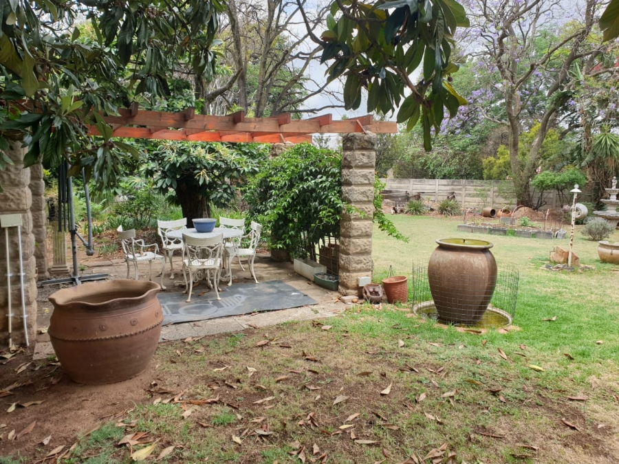 6 Bedroom Property for Sale in Lombardy East Gauteng