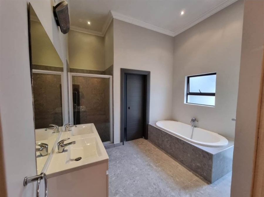 To Let 4 Bedroom Property for Rent in Bryanston Gauteng