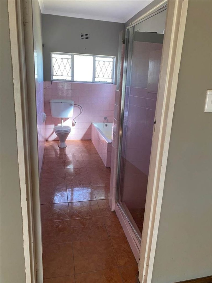 To Let 4 Bedroom Property for Rent in Lombardy East Gauteng