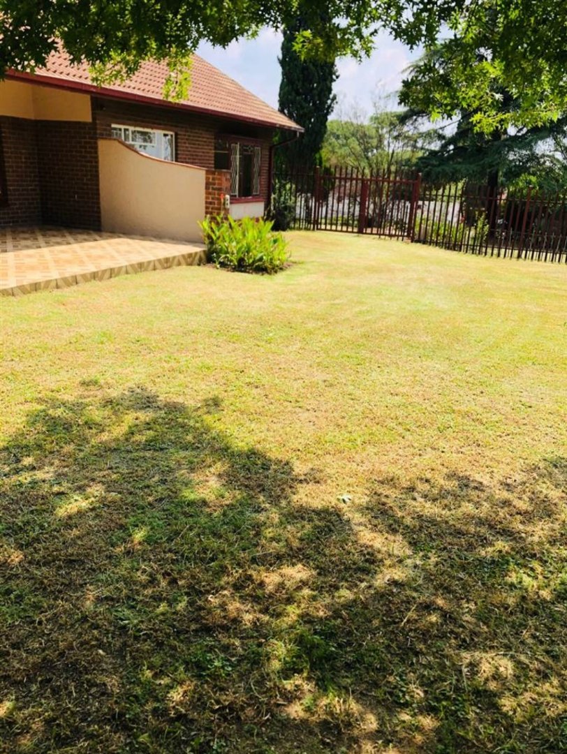 To Let 4 Bedroom Property for Rent in Lombardy East Gauteng