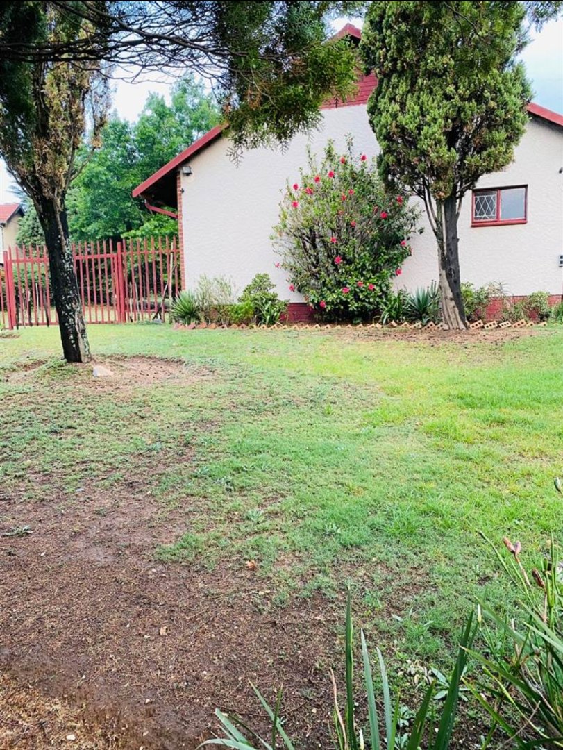 To Let 4 Bedroom Property for Rent in Lombardy East Gauteng