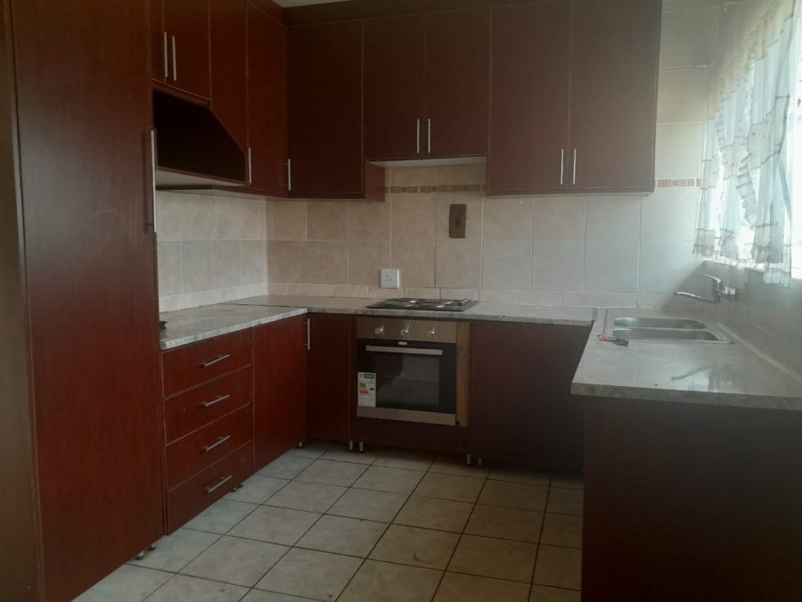 To Let 3 Bedroom Property for Rent in Lindhaven Gauteng