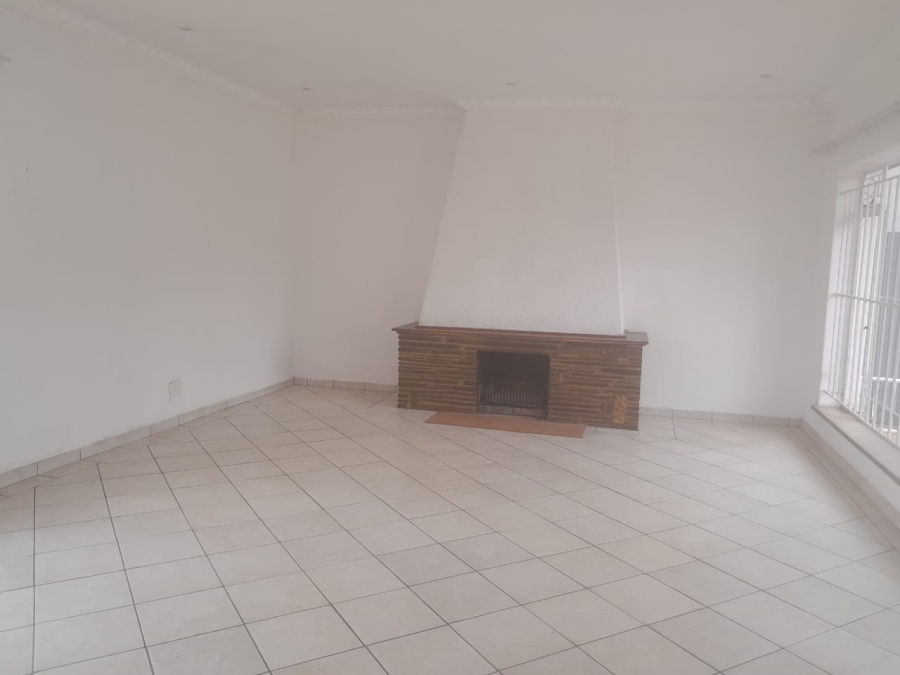 To Let 3 Bedroom Property for Rent in Lindhaven Gauteng