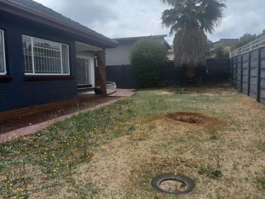 To Let 3 Bedroom Property for Rent in Lindhaven Gauteng