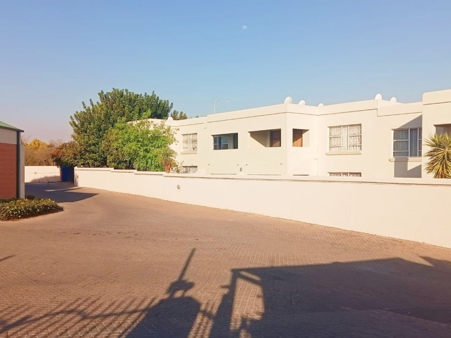 To Let 2 Bedroom Property for Rent in Vorna Valley Gauteng