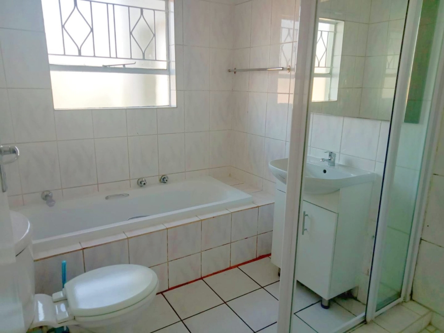 To Let 2 Bedroom Property for Rent in Vorna Valley Gauteng