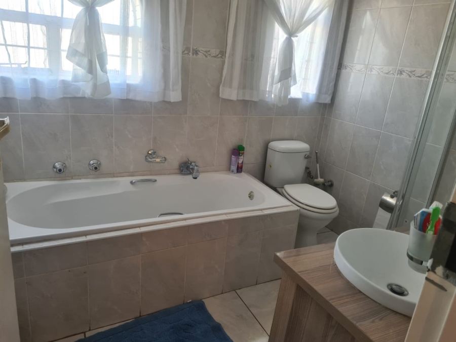 3 Bedroom Property for Sale in Dawn Park Gauteng