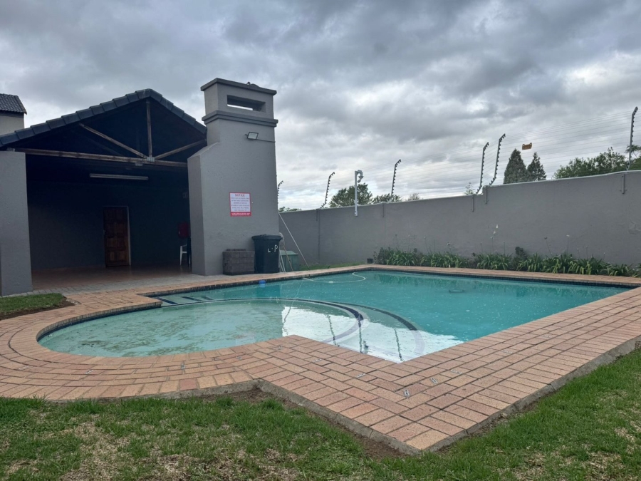 To Let 2 Bedroom Property for Rent in Noordwyk Gauteng