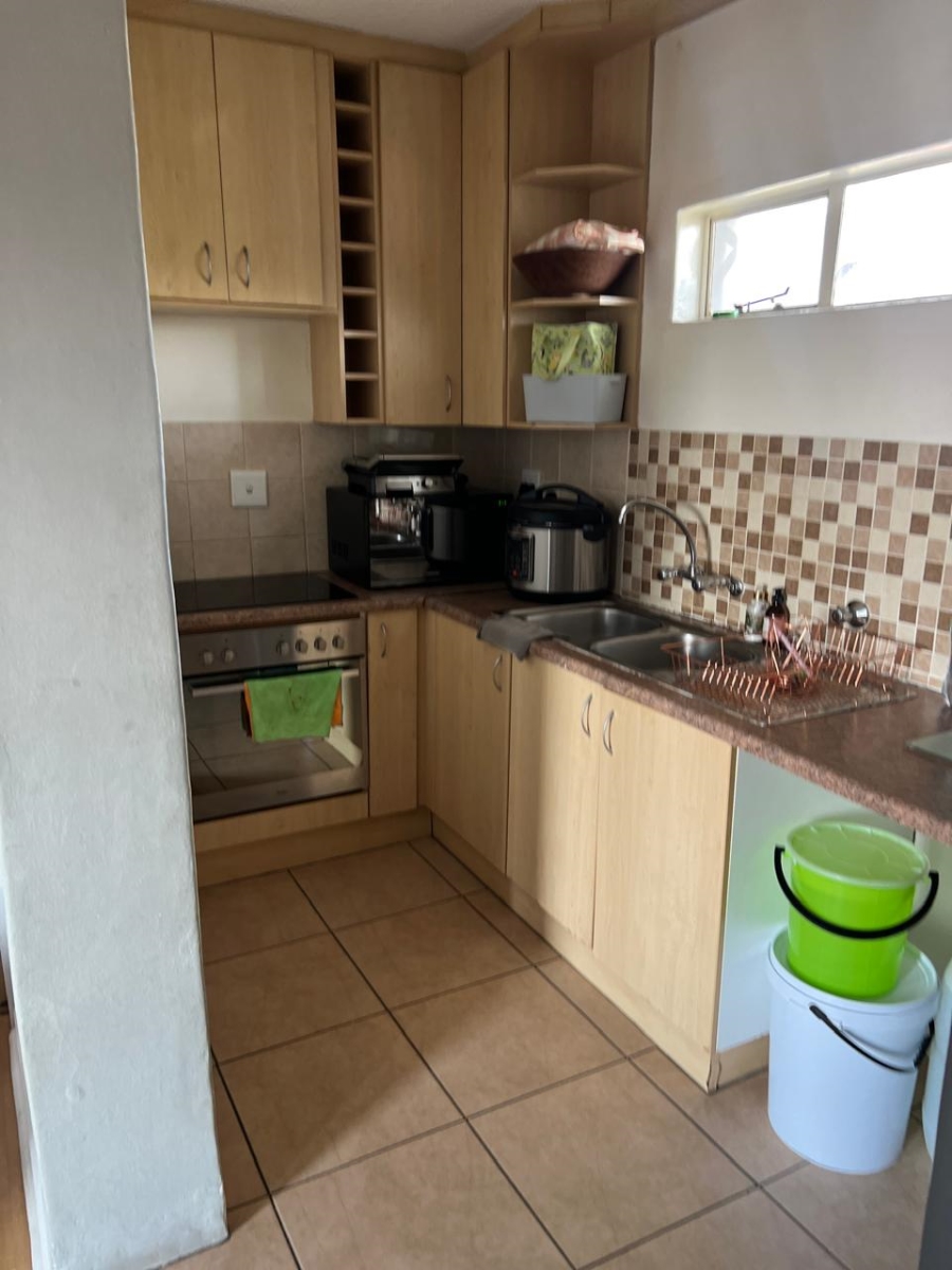 To Let 2 Bedroom Property for Rent in Noordwyk Gauteng