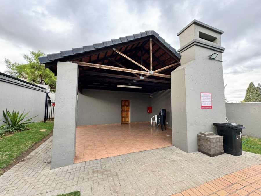 To Let 2 Bedroom Property for Rent in Noordwyk Gauteng