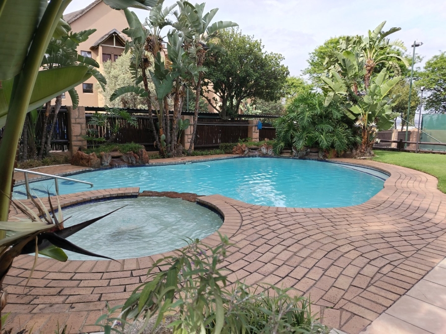 To Let 2 Bedroom Property for Rent in Lonehill Gauteng