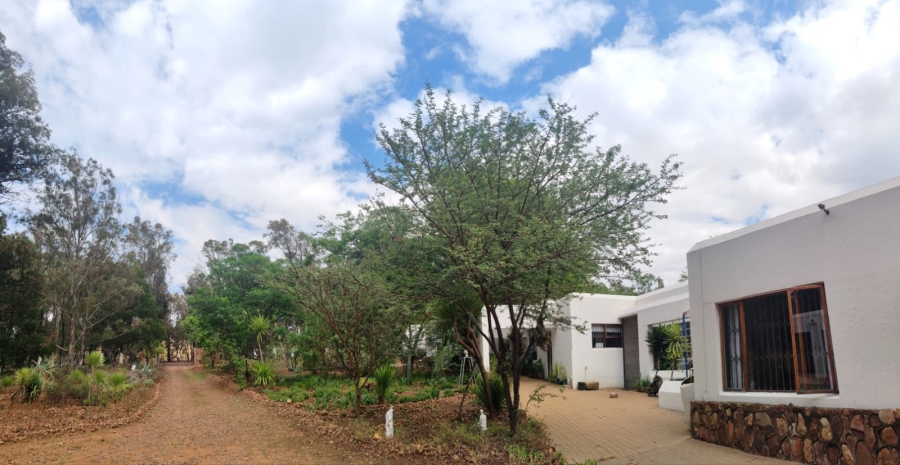 5 Bedroom Property for Sale in Walker Fruit Farms Gauteng