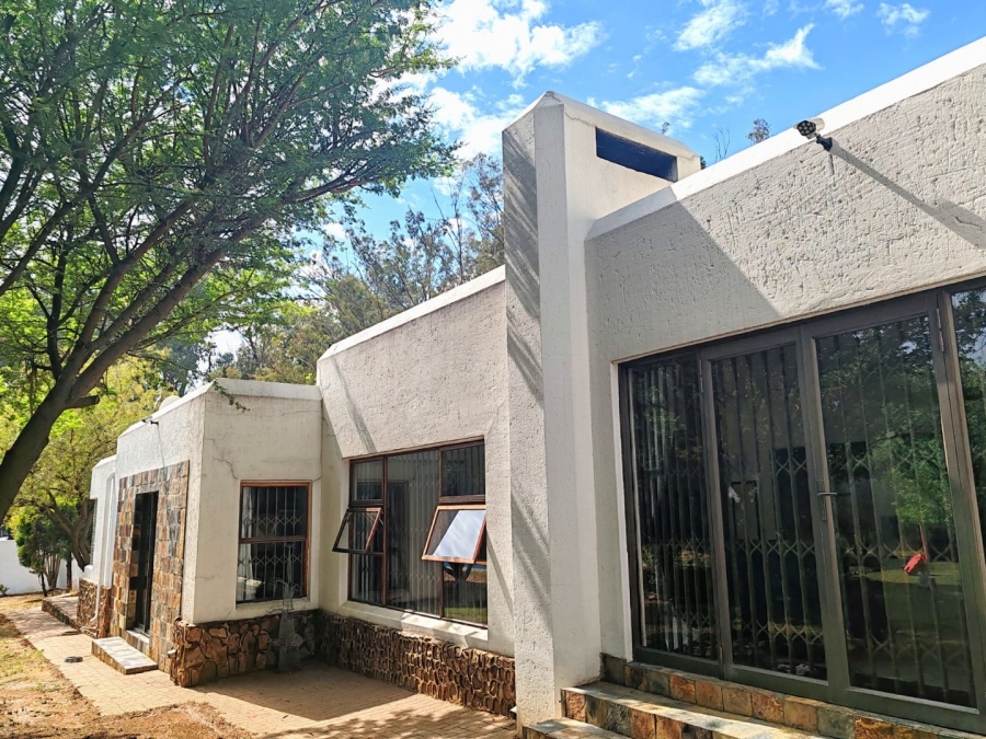 5 Bedroom Property for Sale in Walker Fruit Farms Gauteng