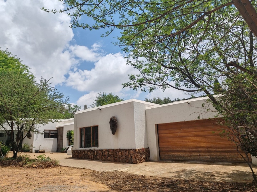 5 Bedroom Property for Sale in Walker Fruit Farms Gauteng