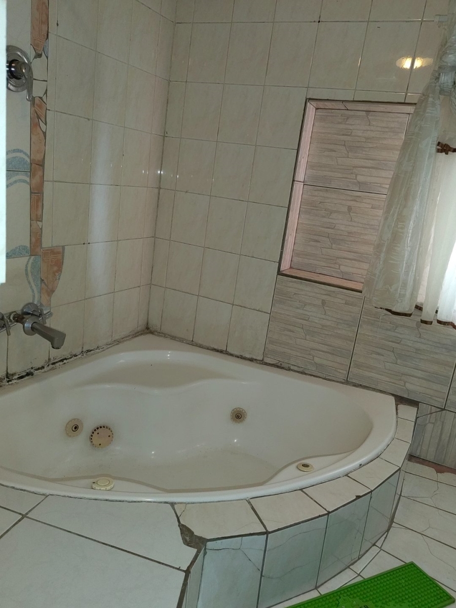 17 Bedroom Property for Sale in Pimville Zone 6 Gauteng