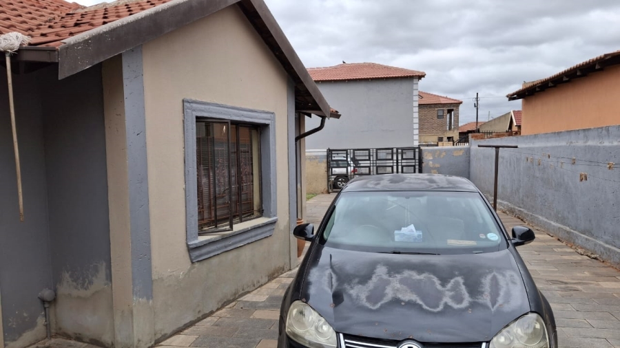 3 Bedroom Property for Sale in Commercia Gauteng