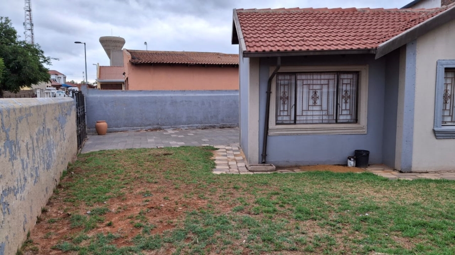 3 Bedroom Property for Sale in Commercia Gauteng