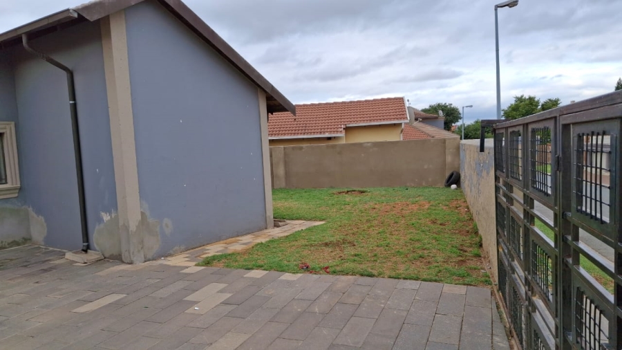 3 Bedroom Property for Sale in Commercia Gauteng