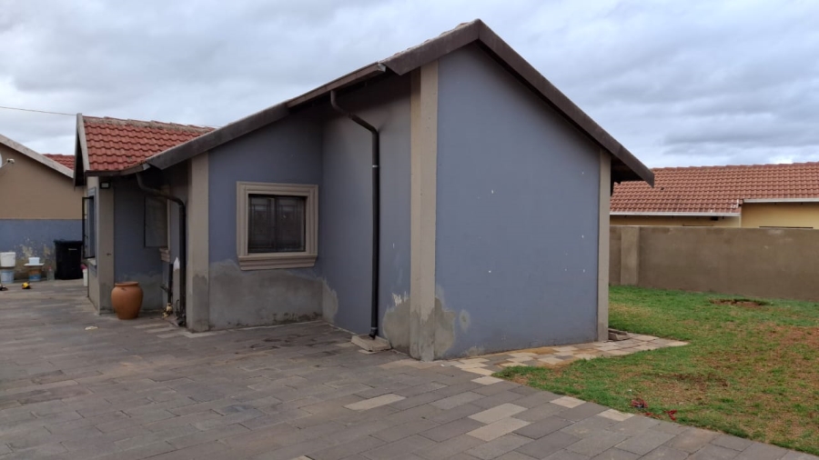 3 Bedroom Property for Sale in Commercia Gauteng